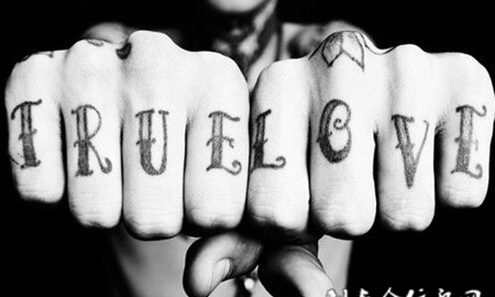 情侣手指英文字母纹身