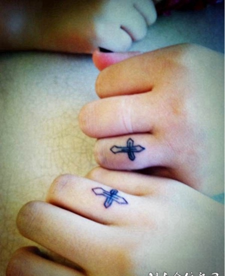 手指情侣纹身 比戒指更为真诚的爱