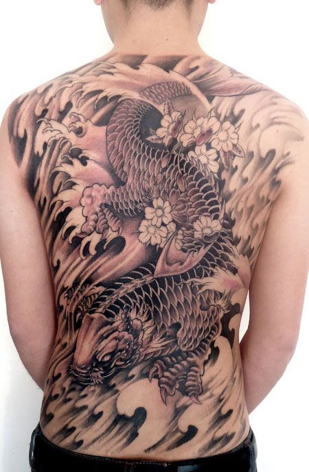 霸气的满背鳌鱼纹身图案