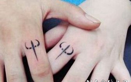 指尖清新图腾情侣纹身