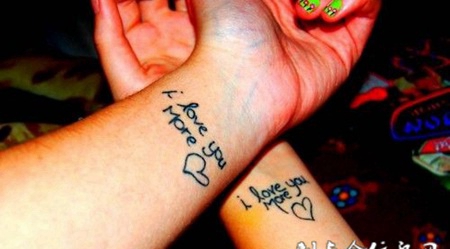 手腕个性图文情侣刺青