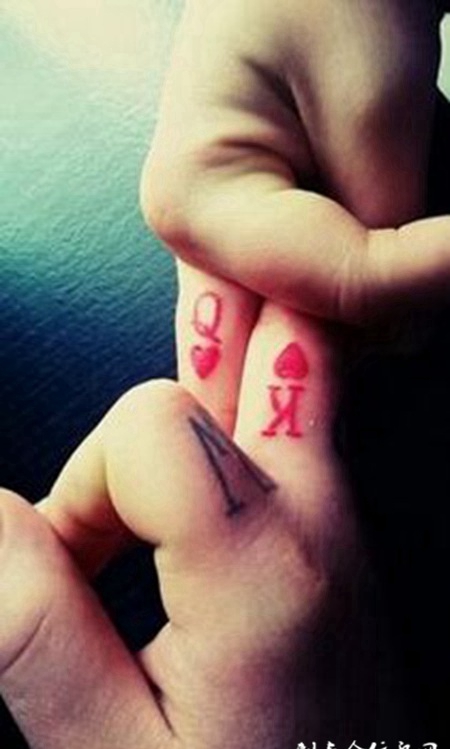 指尖情侣小巧个性纹身