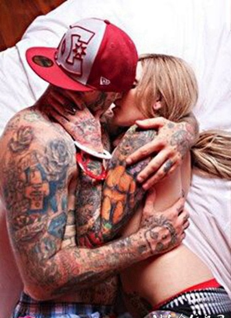 欧美前卫彩绘情侣纹身