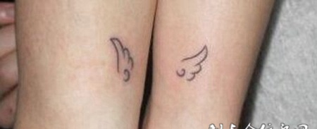 简约可爱情侣翅膀纹身