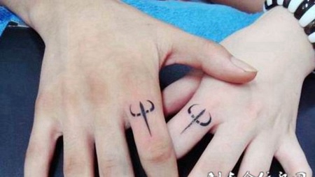 黑白手指情侣个性纹身