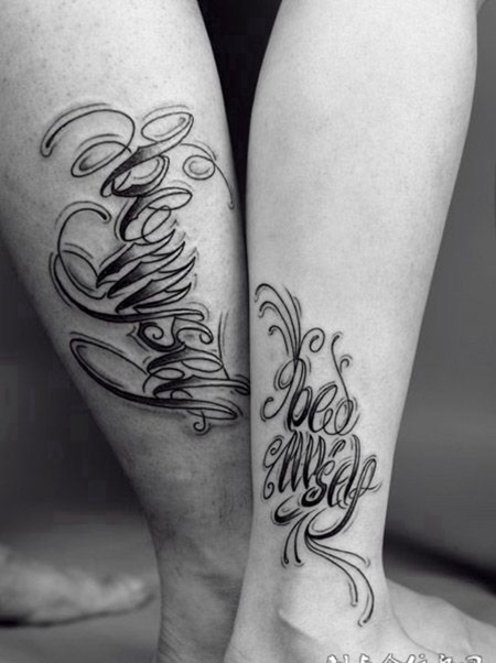 个性情侣腿部图腾纹身