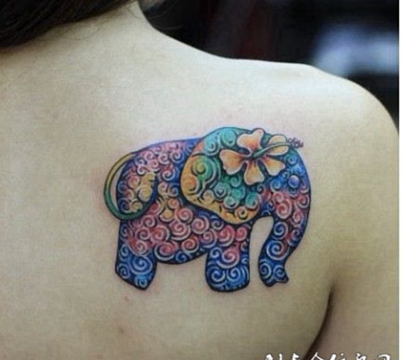 女性香肩彩色大象刺青纹身图案
