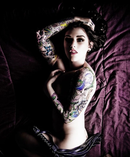 性感外国美女大尺度展示人体纹身彩绘