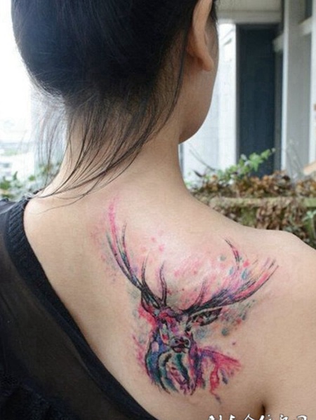 女人肩部唯美羚羊艺术纹身图案