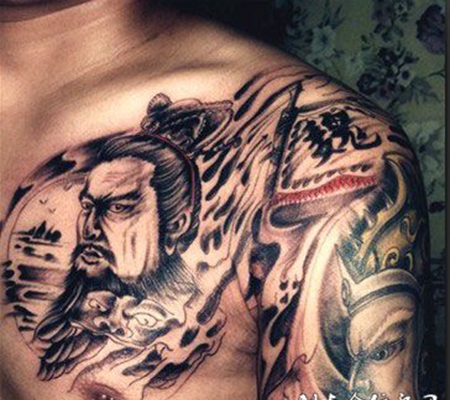 半甲曹操纹身图案