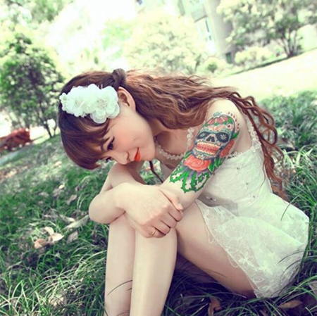 另类美女纹身 狂野霸气外露