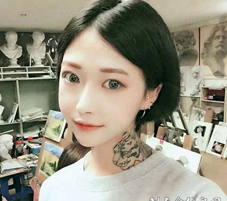 韩国90后美女纹身师Lina Ahn的时尚