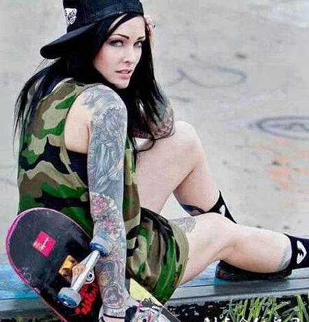 90后性感美眉花臂纹身图片