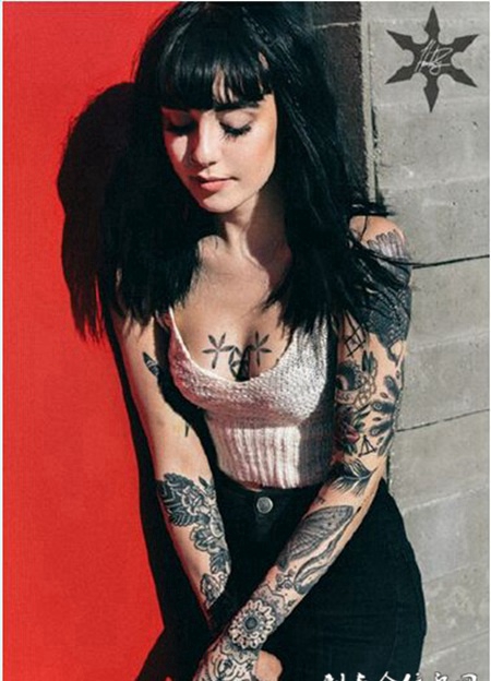 惹火的性感纹身美女