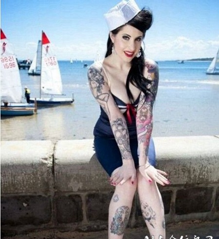 美女花臂纹身图片