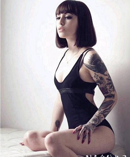 性感美女经典老鹰纹身图案