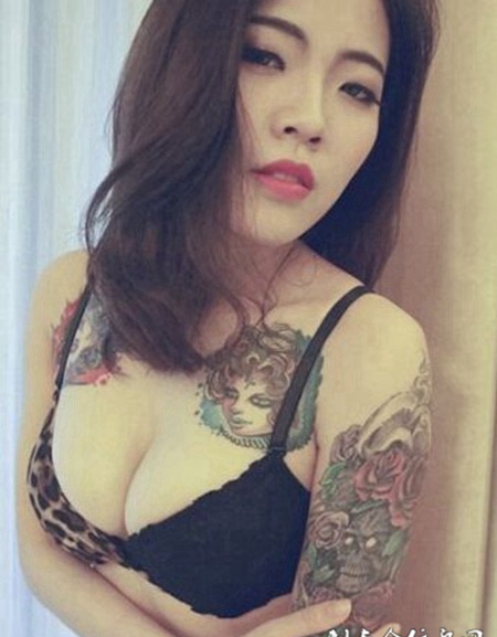 纹身美女性感不过如此