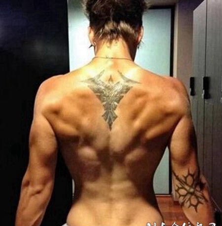 肌肉猛女 纹身魅力大爆发