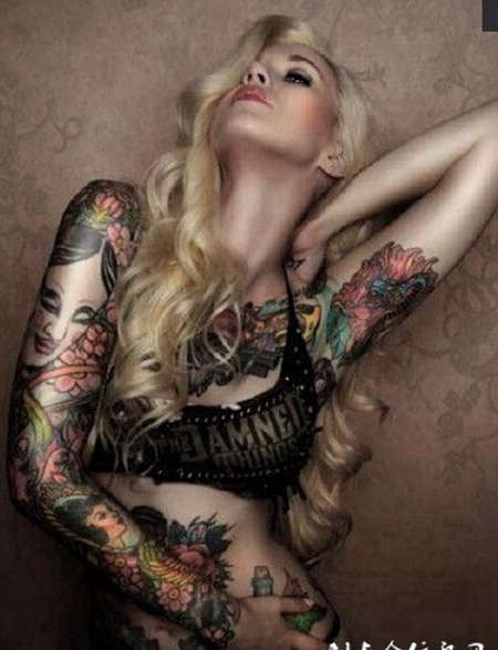 性感让纹身更加妩媚动人