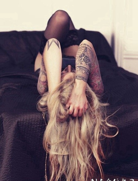 美女纹身世界中玫瑰之王