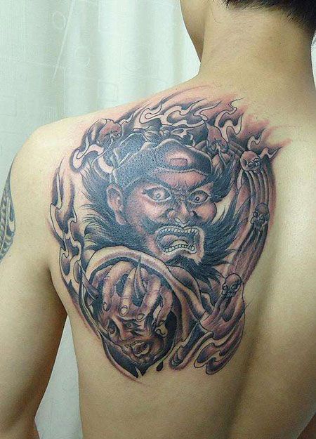 背部判官纹身图片