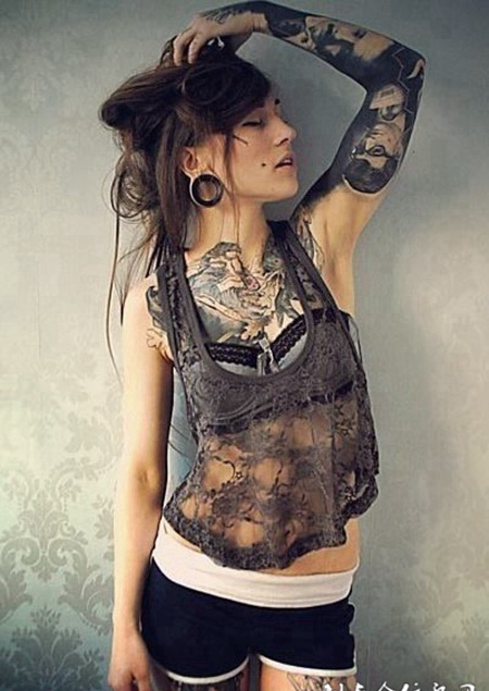 LOMO时尚模特美女纹身