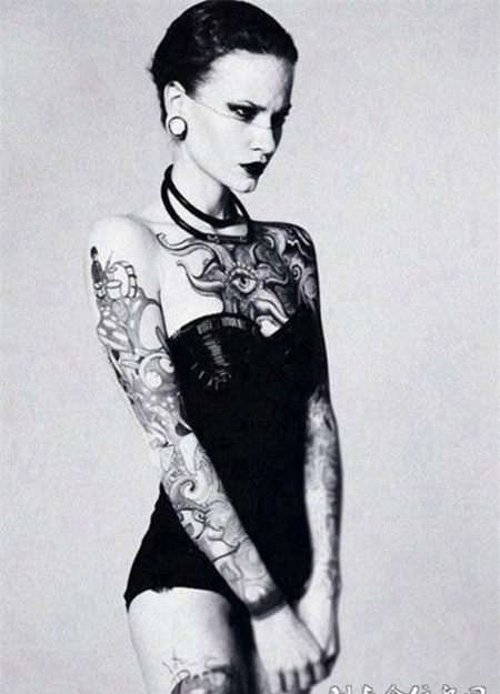 个性短发美女纹身大全