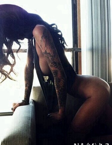 欧美狂野之战美女秀臀纹身