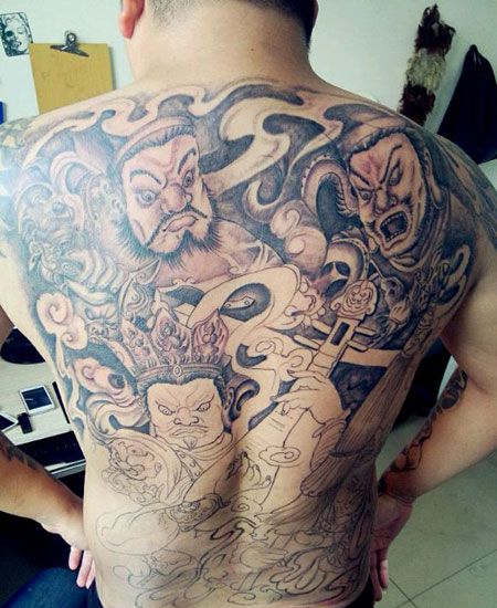 满背四大天王纹身图片