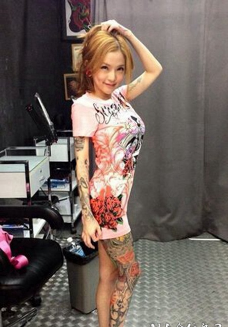 霸气艺术花腿美女纹身