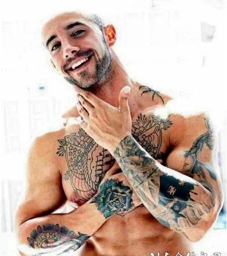 颜值爆表的纹身男