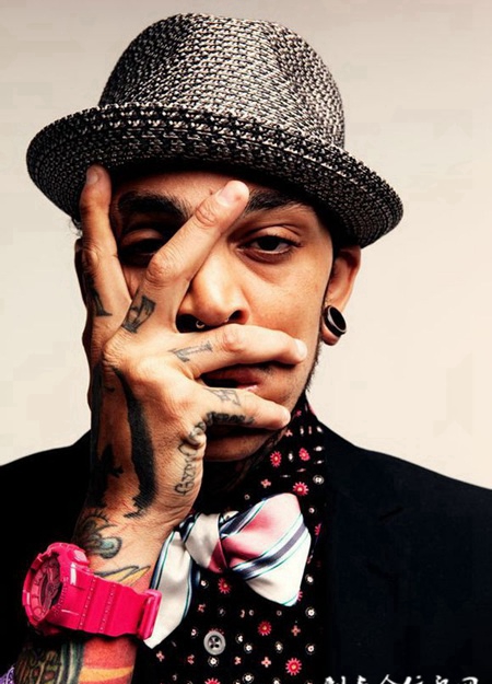 欧美帅哥时尚个性彩绘纹身