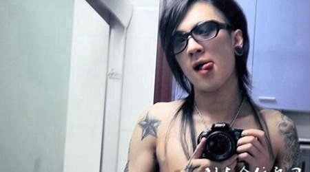 炫酷土豪帅哥纹身