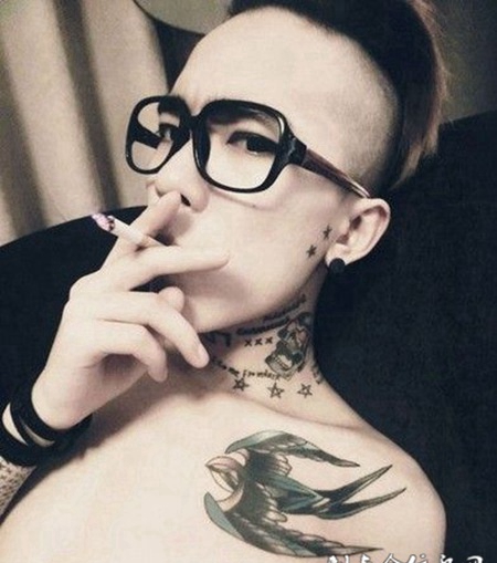 双飞燕帅哥纹身图案