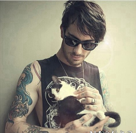 欧美型男帅气纹身