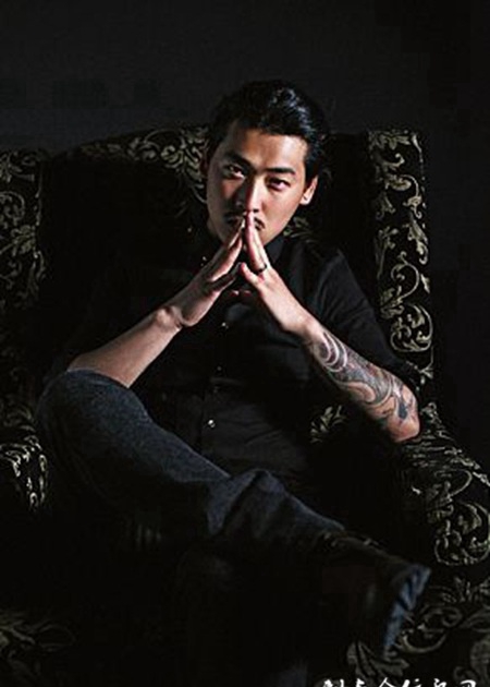 商务男士的花臂纹身