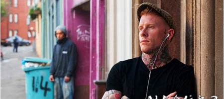 街拍欧美纹身帅哥