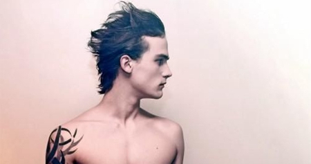 赤裸男图腾帅气纹身