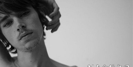 欧美潮男黑白纹身