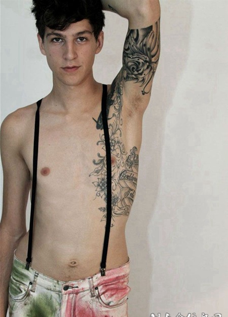 欧美帅哥半裸纹身视觉大餐