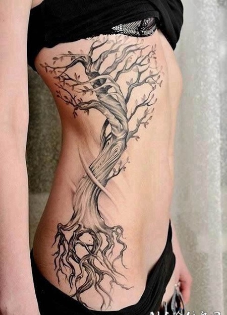 性感美女身上个性黑白古树纹身图案