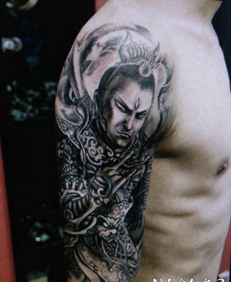 手臂黑色二郎神经典纹身图片