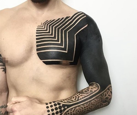 男生黑白纹身 男性黑灰铠甲纹身图片