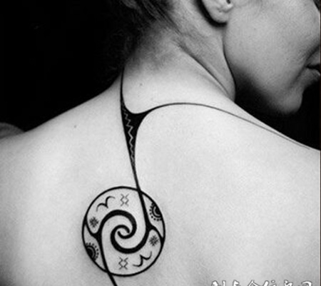 精美优雅黑白纹身