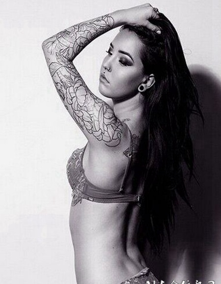 潮流性感黑白纹身