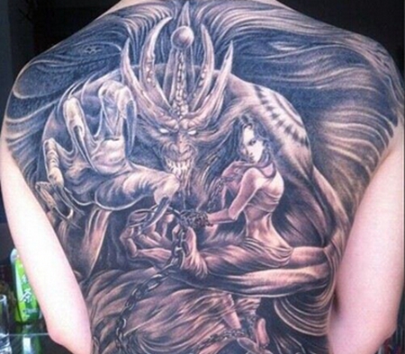 满背炫酷恶魔黑白纹身