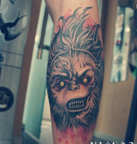 恐怖黑色孙悟空小腿纹身图片