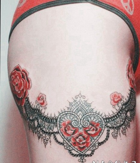 女人性感大腿另类花蕊刺青纹身图案