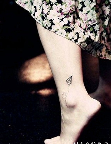 女性脚裸唯美小巧刺青纹身图案