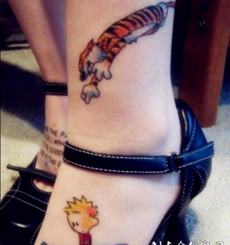 女性脚裸精致卡通人物纹身图案